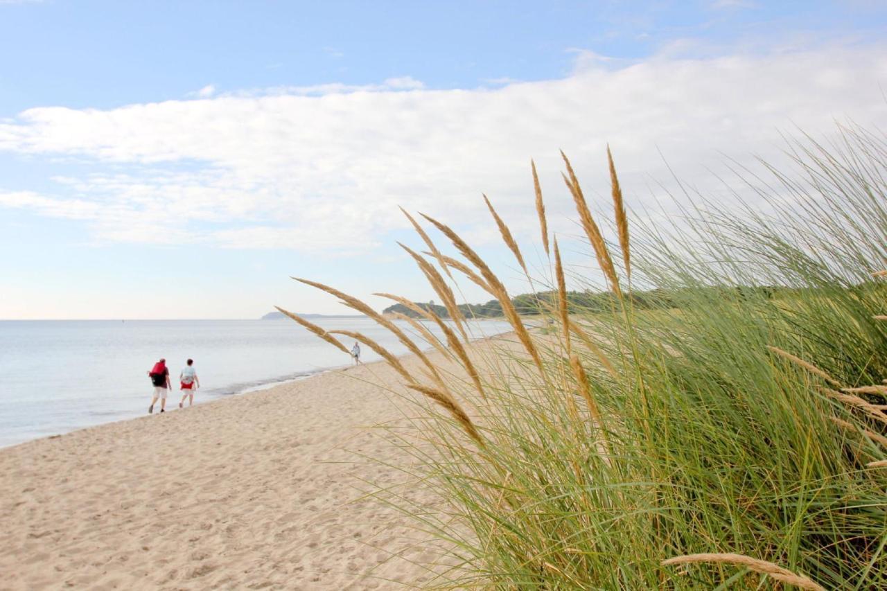 Strandnah Mit Terrasse, Gratis Nutzung Vom Ahoi Erlebnisbad Und Sauna In Sellin - Strandhaus Moenchgut Fewo06 洛布 外观 照片