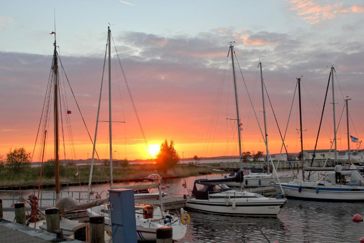 Strandnah Mit Terrasse, Gratis Nutzung Vom Ahoi Erlebnisbad Und Sauna In Sellin - Strandhaus Moenchgut Fewo06 洛布 外观 照片